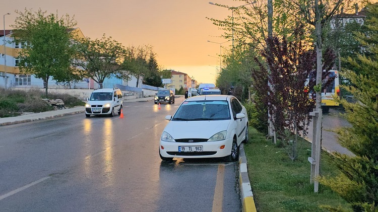 Karşıya geçerken otomobil çarptı