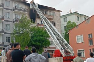 Apartmandaki yangın korkuttu