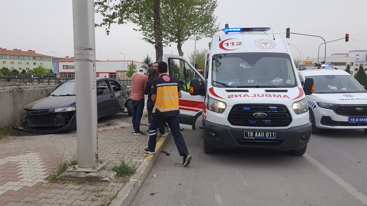 Baba ve oğlu kazada yaralandı!