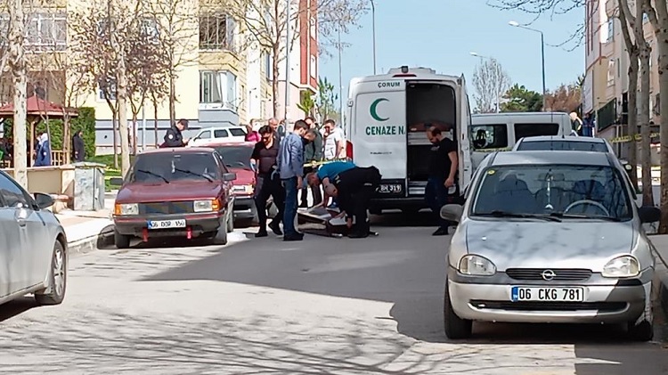 Eşini öldüremedi kendini öldürdü!