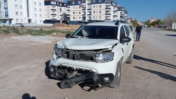 Otomobil ile cip çarpıştı: 6 yaralı