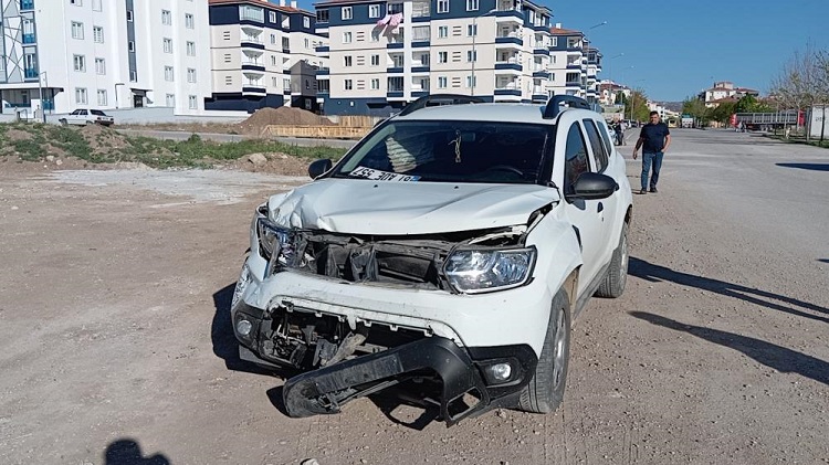 Otomobil ile cip çarpıştı: 6 yaralı