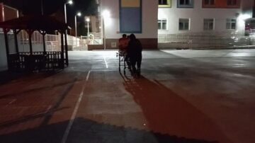 Okul bahçesinde bıçaklı saldırıya uğradı