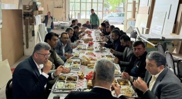 Sanayide esnaf sofrasına misafir oldu
