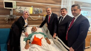 Ahlatcı’dan hastalara moral ziyareti