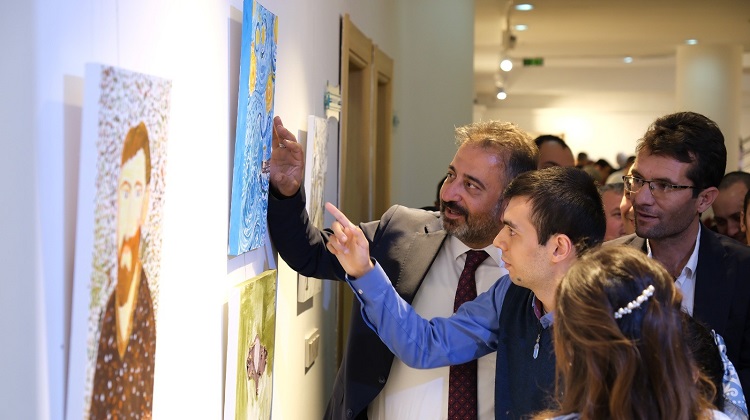Özel eğitim öğrencileri sergi açtı