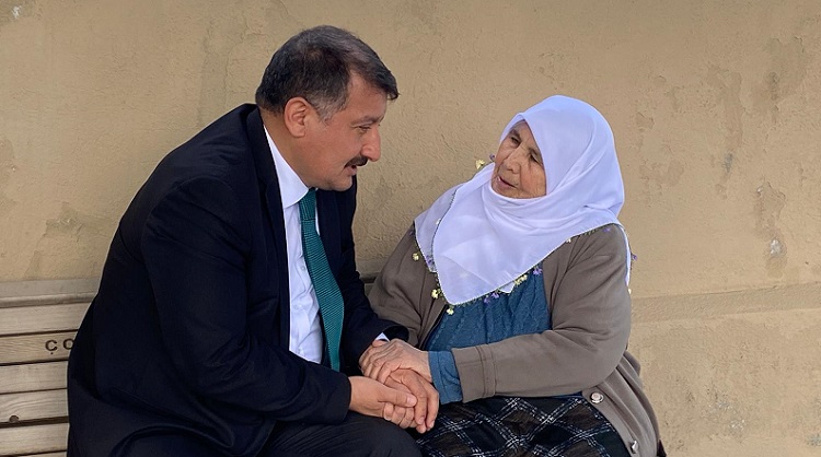 Annelerimiz bizim taş tacımızdır