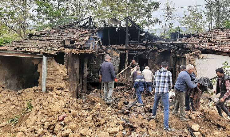 Kaçıran tüpü çakmakla kontrol edince!