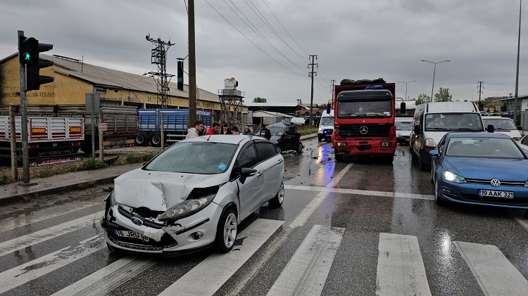 Zincirleme kazada 4 kişi yaralandı