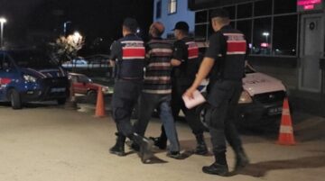 Eşini ve kendi abisini kürekle dövdü!