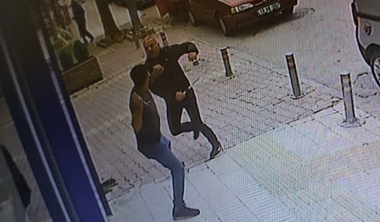 Bıçaklı sopalı kavgada 2 kişi yaralandı!