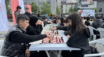 Açık havada satranç şöleni düzenlendi