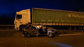 Tıra arkadan çarptı bu hale geldi!