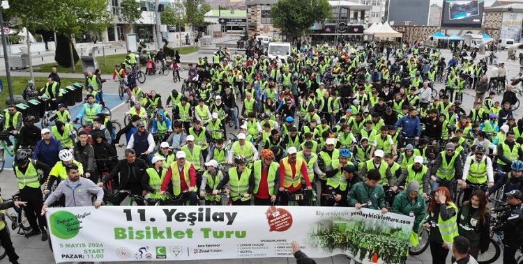 Yeşilay bisiklet turuna yoğun katılım