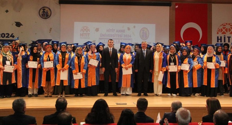 Anne Üniversitesi’nden mezun oldular