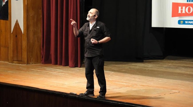 Sanatçı Emniyet Müdürü’nden tavsiyeler