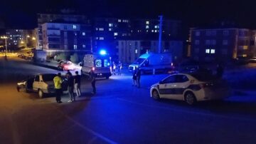 İki otomobil çarpıştı: 3 yaralı