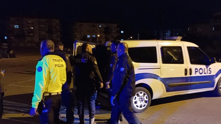 İhtara uymadı direğe çarptı kaçtı!