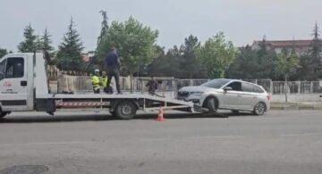 Otomobil ile motosiklet çarpıştı