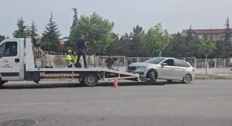 Otomobil ile motosiklet çarpıştı