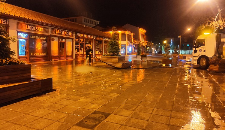 Caddelerde bayram temizliği başladı