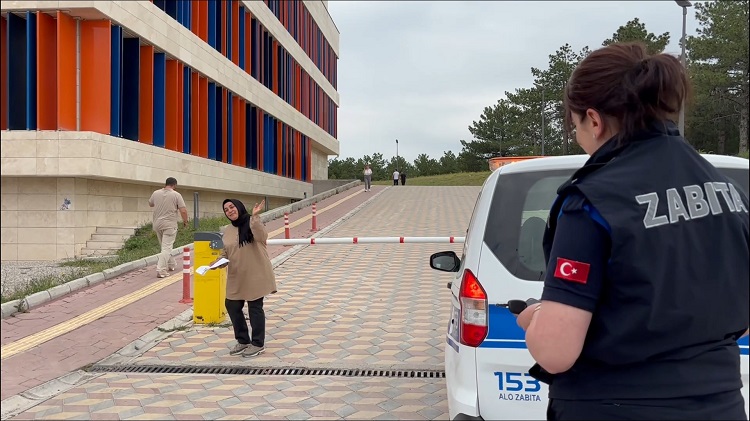 Sınava zabıta ekibi yetiştirdi