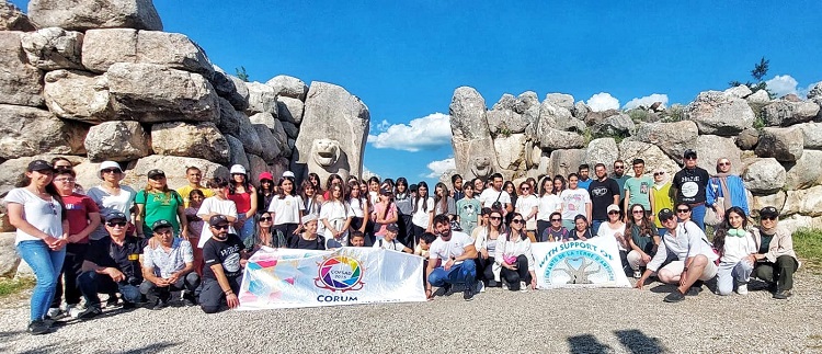 Depremzede çocuklara Çorum’u gezdiler