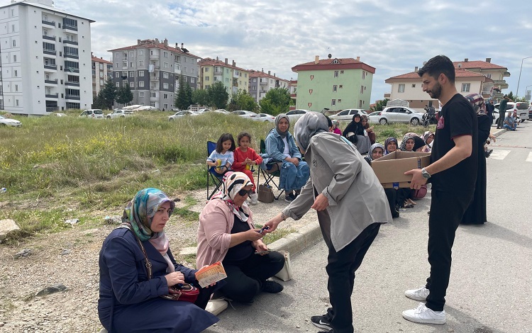Öğrencileri ve velileri yalnız bırakmadılar