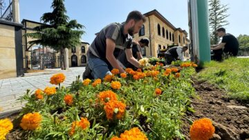 Mezarlıklarda hummalı bayram hazırlığı