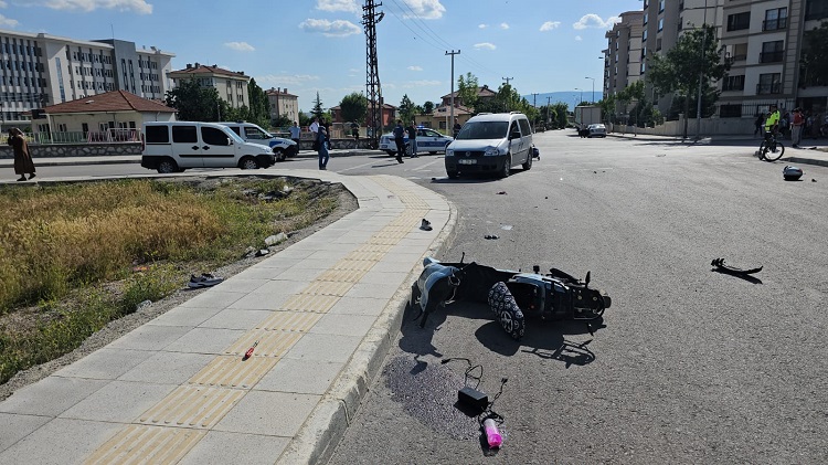 Motosiklet sürücüsü genç kurtarılamadı!