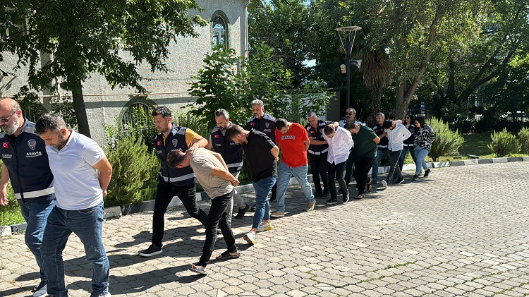 Araç operasyonunda 4 zanlı tutuklandı