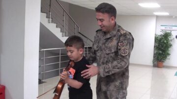 Emniyet Müdürü Furkan’ı sevindirdi