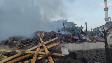 Yangında ev kullanılamaz hale geldi!