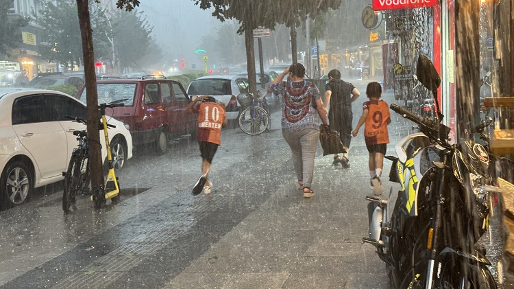 Çorum’da sağanak ve dolu etkili oldu