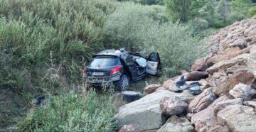 Dere yatağına uçtu:1 ölü 2 yaralı