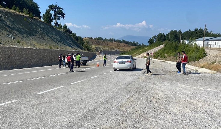 İki pikap çarpıştı 1 kişi hayatını kaybetti