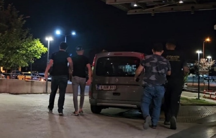 Eski ortağını silahla yaraladı kaçtı!