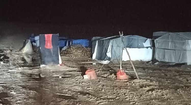 İşçilerin çadırları yağışa dayanamadı!