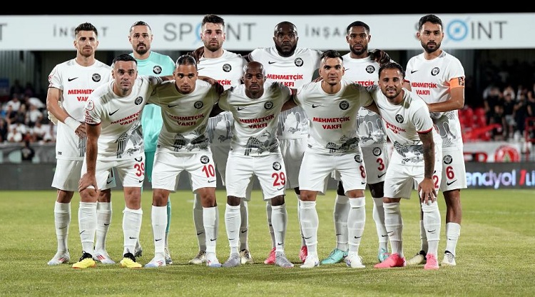 Çorum FK ilk maçında cezayı yedi!