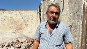 Çocukluğunun geçtiği ev küle döndü!