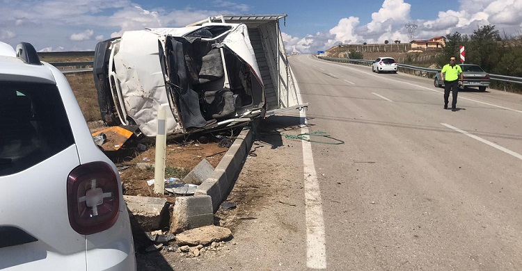 Kavşaktaki kazada 4 kişi yaralandı!