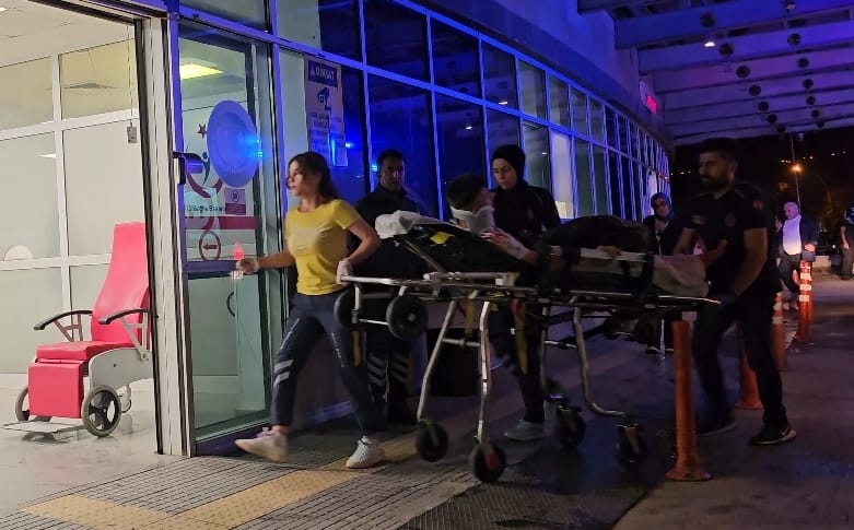 Kavgada bir kişi bıçakla yaralandı!