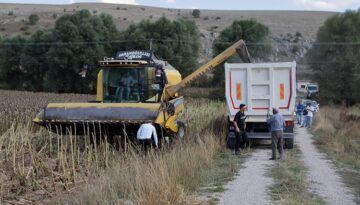 İhtiyaç sahibi aileler için üretim yapılıyor