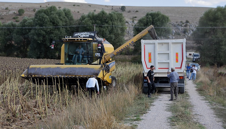 İhtiyaç sahibi aileler için üretim yapılıyor