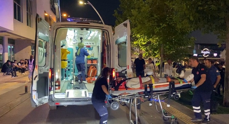 16 yaşındaki kız tarafından bıçaklandı!