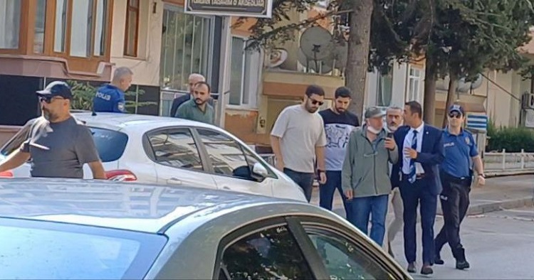 Polisler ikna etti eyleminden vazgeçti!