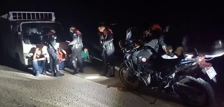 Şüpheli araçtan silahta çıktı firaride!