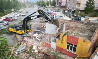 Çiftlik Çayırı caddesi genişliyor