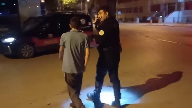 15 yaşındaki çocuk silahla geziyordu!