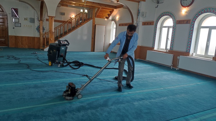 İbadethane temizlikleri devam ediyor